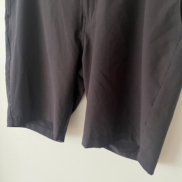 Travis Mathew Wanderlust 9" Black Flat Front Golf Shorts Men's Size 38 - Picture 2 of 7